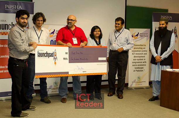 Usman receiving cheque - Best Price Ads - P@SHA Launchpad 2013 - Winner